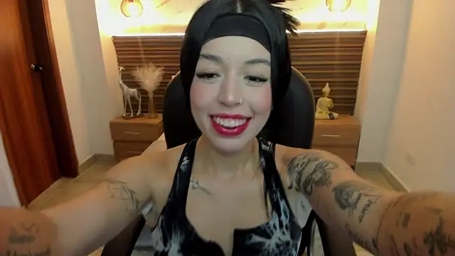 Snapshot of zoee_jackson chatting on June 24, 6:50 pm zoee jackson online show from June 24, 6:50 pm