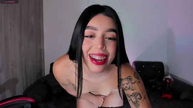 zoee jackson online show from April 14, 5:45 am