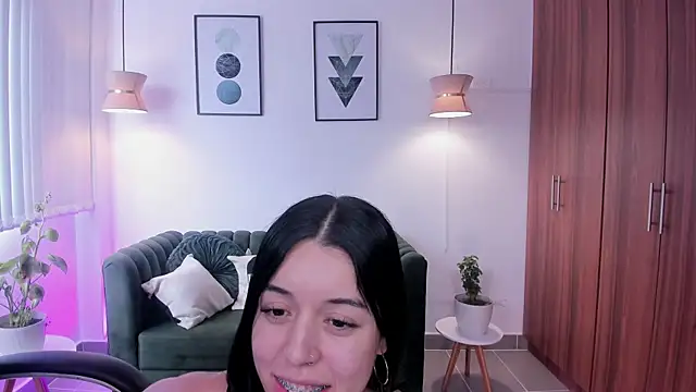 Snapshot of zoee_jackson chatting on June 15, 6:29 pm zoee jackson online show from June 15, 6:29 pm