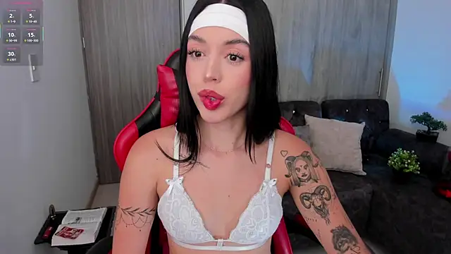 zoee jackson online show from February 19, 5:21 pm