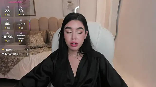 Snapshot of zoee_jackson chatting on June 8, 1:28 am zoee jackson online show from June 8, 1:28 am