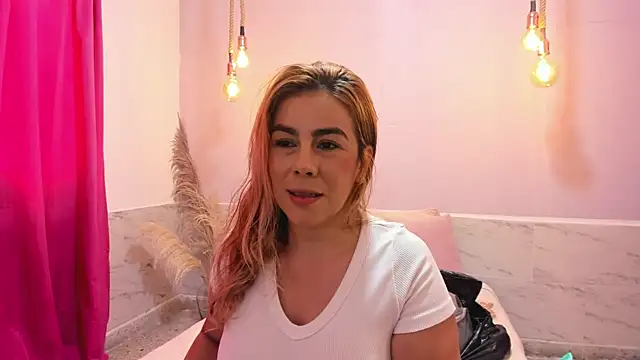 Snapshot of vannhesa chatting on October 23, 4:38 pm vannhesa online show from October 23, 4:38 pm