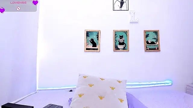 LilitRobins online show from February 6, 9:00 pm