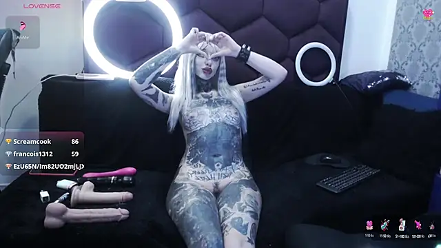 Snapshot of TyphoidMary chatting on January 6, 3:20 am TyphoidMary online show from January 6, 3:20 am