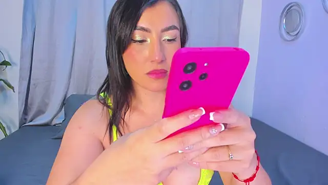 LunaMontiel online show from October 31, 1:24 am