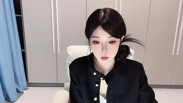 Snapshot of Q-ing chatting on October 13, 1:02 pm Q-ing online show from October 13, 1:02 pm