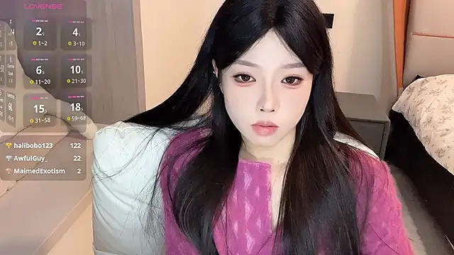 Snapshot of Q-ing chatting on December 12, 5:48 pm Q-ing online show from December 12, 5:48 pm