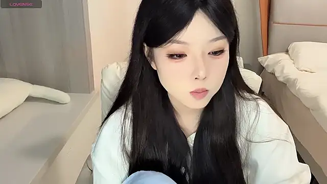 Snapshot of Q-ing chatting on December 31, 3:31 pm Q-ing online show from December 31, 3:31 pm