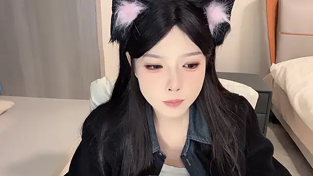 Snapshot of Q-ing chatting on January 3, 3:55 pm Q-ing online show from January 3, 3:55 pm