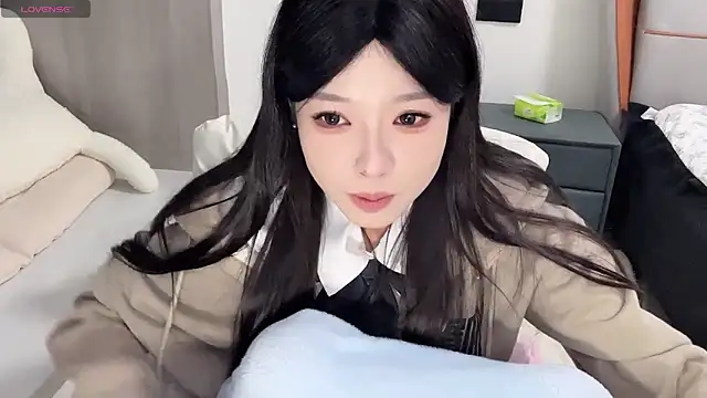 Snapshot of Q-ing chatting on December 10, 5:44 pm Q-ing online show from December 10, 5:44 pm