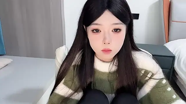 Snapshot of Q-ing chatting on January 7, 1:46 pm Q-ing online show from January 7, 1:46 pm