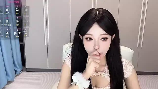 Snapshot of Q-ing chatting on September 13, 1:55 pm Q-ing online show from September 13, 1:55 pm