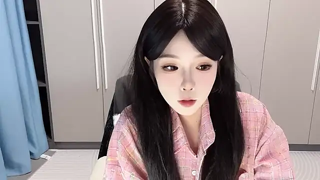 Snapshot of Q-ing chatting on October 11, 2:07 pm Q-ing online show from October 11, 2:07 pm