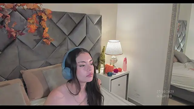 Luisa0110 online show from October 27, 7:59 pm