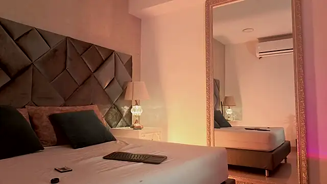 Luisa0110 online show from April 8, 7:26 pm