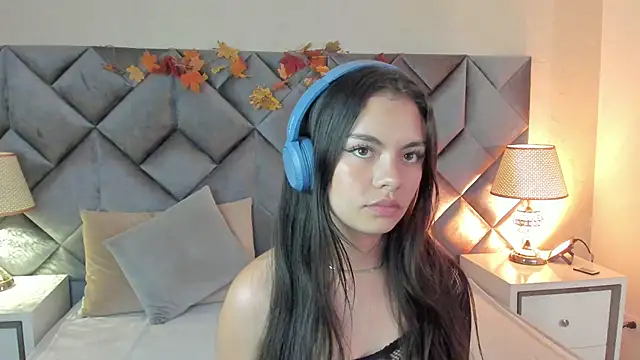 Luisa0110 online show from October 11, 7:15 pm