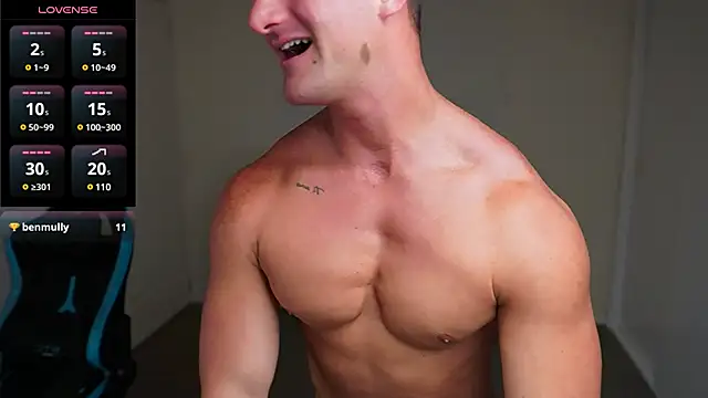 Snapshot of _DownUnderFit_ chatting on December 2, 10:29 pm DownUnderFit online show from December 2, 10:29 pm