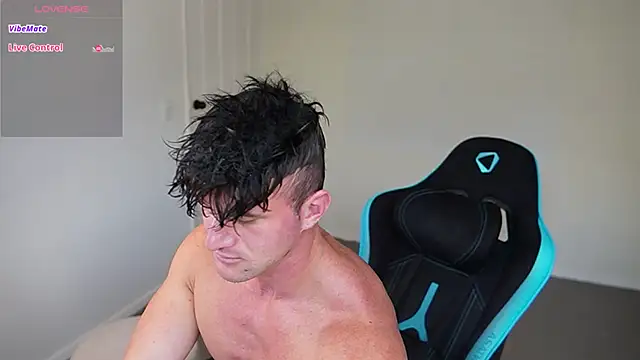 Snapshot of _DownUnderFit_ chatting on January 15, 10:24 pm DownUnderFit online show from January 15, 10:24 pm