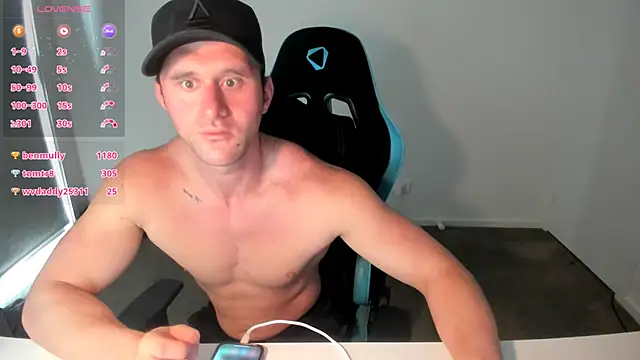 Snapshot of _DownUnderFit_ chatting on November 4, 10:35 pm DownUnderFit online show from November 4, 10:35 pm