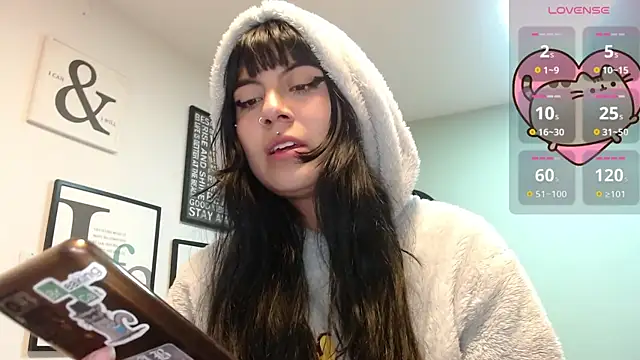 Snapshot of amy_adams1 chatting on February 25, 4:57 am amy adams1 online show from February 25, 4:57 am