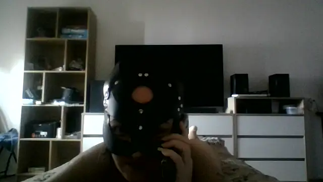 Snapshot of MaxWellas6 chatting on March 5, 2:35 pm MaxWellas6 online show from March 5, 2:35 pm
