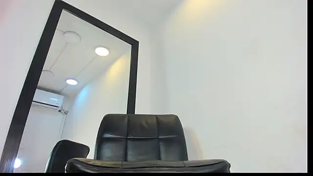 Snapshot of vera_candella chatting on June 24, 12:37 pm vera candella online show from June 24, 12:37 pm