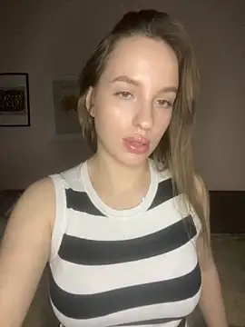 Snapshot of EdnaBradley chatting on December 21, 3:36 pm EdnaBradley online show from December 21, 3:36 pm