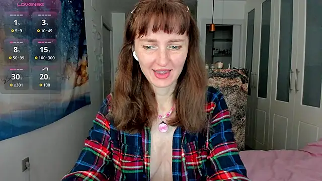 YourSexyNeighbour online show from December 15, 4:46 pm