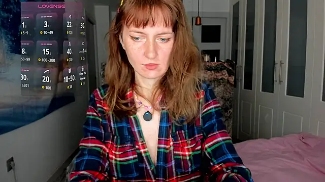 YourSexyNeighbour online show from January 7, 7:46 am