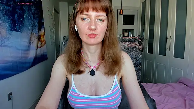 YourSexyNeighbour online show from January 10, 1:50 pm