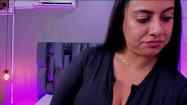 Snapshot of Xisu_ chatting on February 6, 3:37 am Xisu online show from February 6, 3:37 am