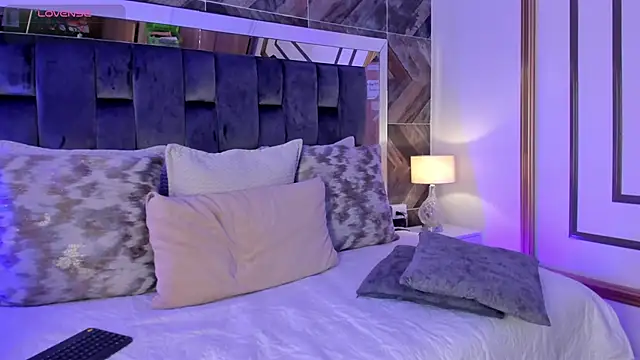 Snapshot of TaniaSmith1 chatting on October 31, 11:11 pm TaniaSmith1 online show from October 31, 11:11 pm