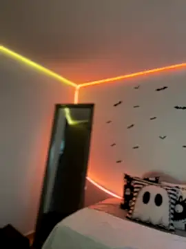 AmmyCollinsW online show from October 21, 9:25 pm