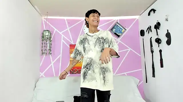 Fresahot2005 online show from February 7, 7:17 pm