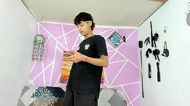 Fresahot2005 online show from January 30, 7:15 pm