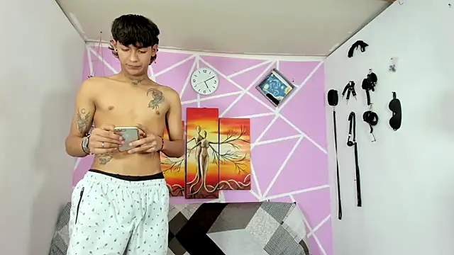 Fresahot2005 online show from February 4, 10:13 pm