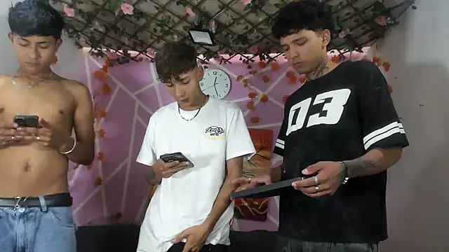 Fresahot2005 online show from November 3, 3:04 pm