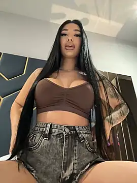 Snapshot of amirahylerr chatting on December 15, 8:04 pm amirahylerr online show from December 15, 8:04 pm