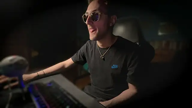 Snapshot of Stefisexy91 chatting on October 16, 8:39 pm Stefisexy91 online show from October 16, 8:39 pm