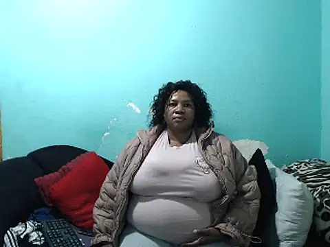 Snapshot of Bustyslave48 chatting on January 7, 7:10 am Bustyslave48 online show from January 7, 7:10 am