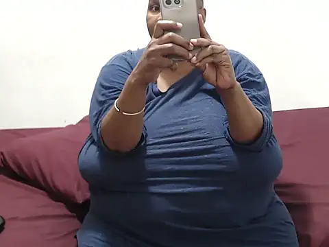 Snapshot of Bustyslave48 chatting on July 5, 8:26 pm Bustyslave48 online show from July 5, 8:26 pm
