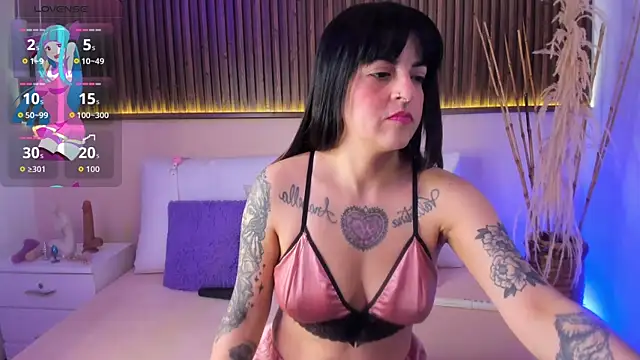 Liz grey  online show from February 5, 8:59 pm