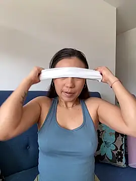 Aimilayne online show from February 9, 5:33 pm