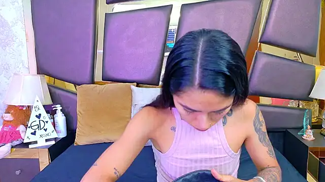 NicoleEsposito online show from April 10, 12:34 pm