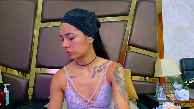 NicoleEsposito online show from April 4, 12:45 pm