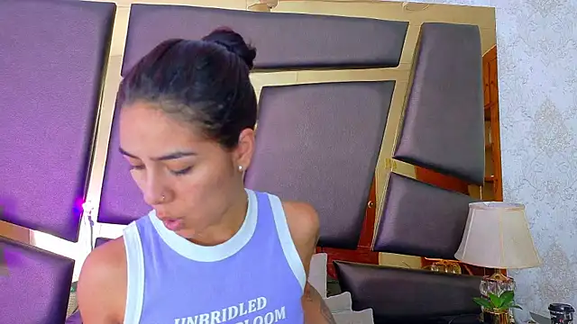 Snapshot of NicoleEsposito chatting on October 9, 1:00 pm NicoleEsposito online show from October 9, 1:00 pm
