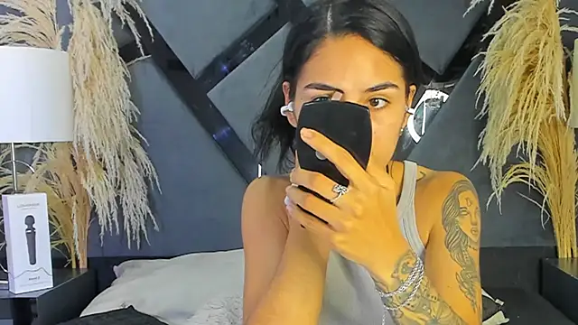 NicoleEsposito online show from February 24, 12:00 am