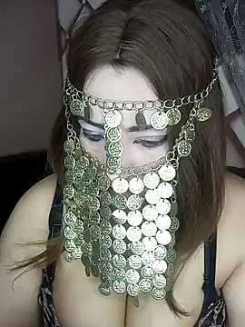 QueenBata online show from February 5, 9:18 pm