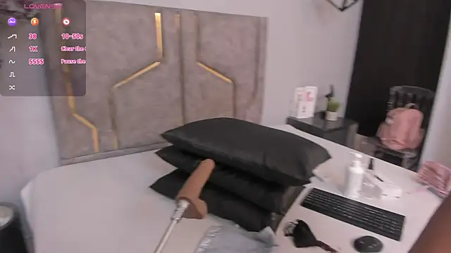 Maddyjohnsonn online show from December 5, 3:42 am