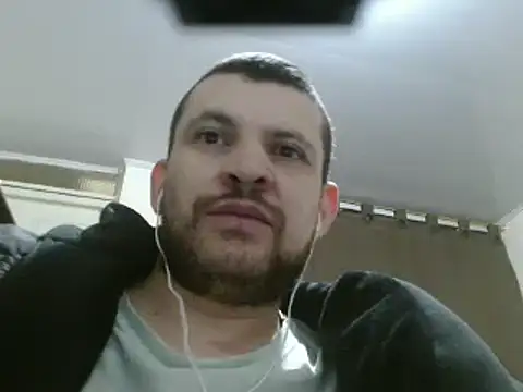 Snapshot of camiloking1720 chatting on February 5, 1:33 pm camiloking1720 online show from February 5, 1:33 pm